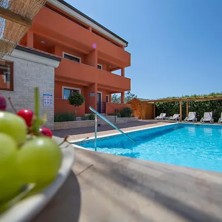 Natura 4*