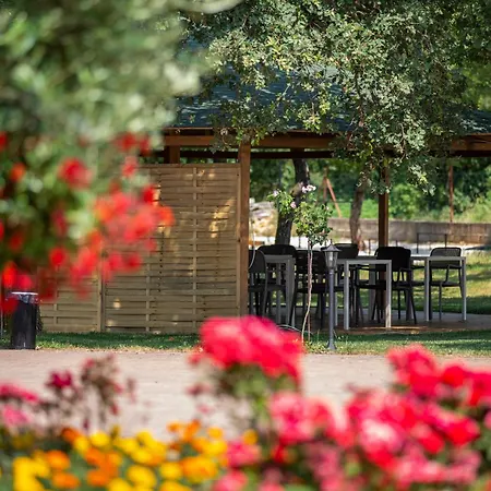 Natura Bed & Breakfast 4*